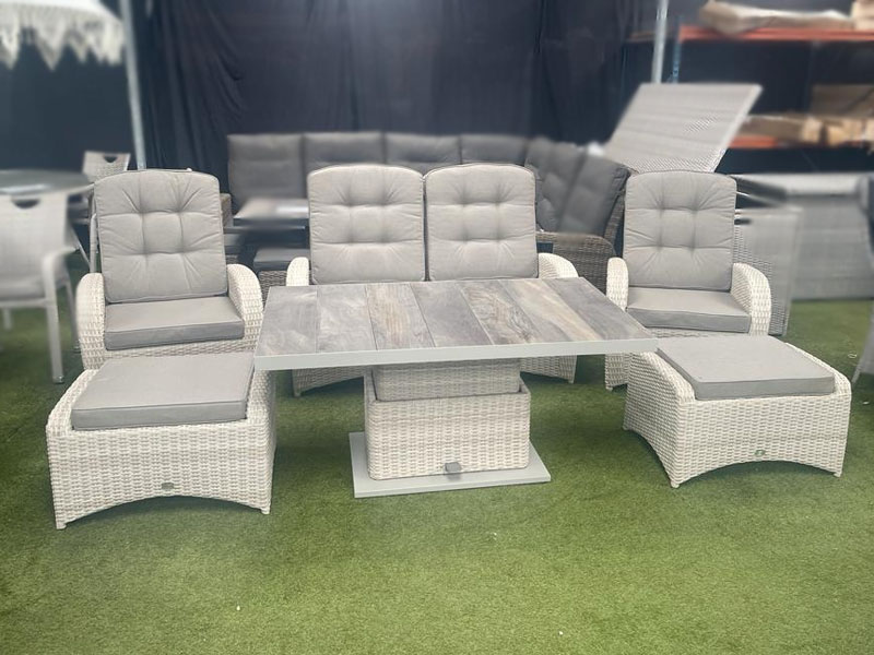 Adjustable outlet sofa set